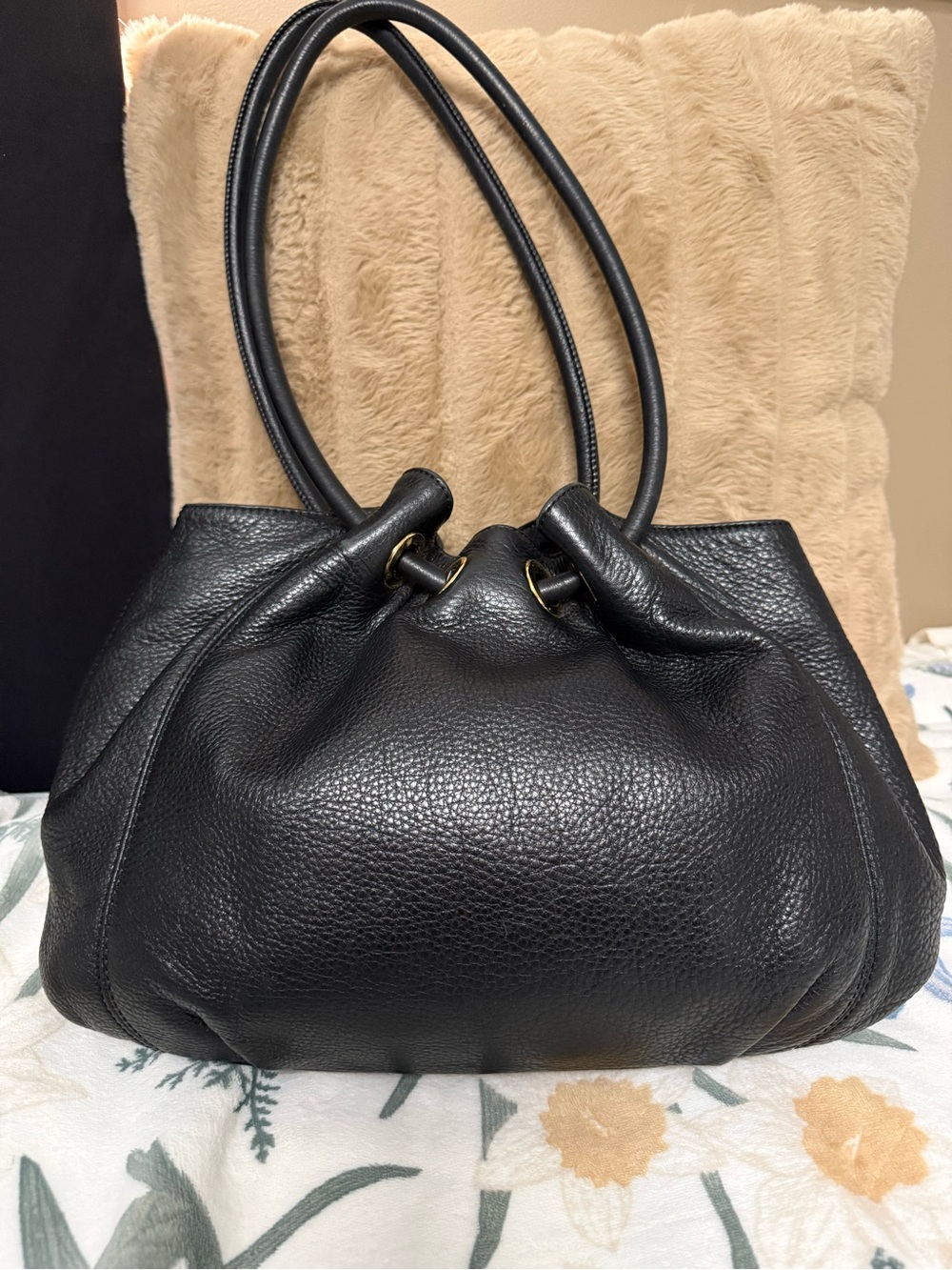 Michael Kors Camden Large Drawstring Cinch Hobo Tote in Black Pebbled Leather - Picture 3 of 5